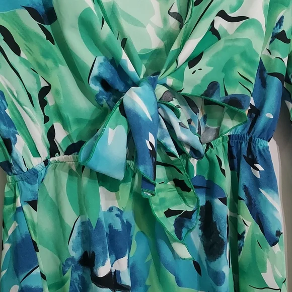 Floral Print Tie Front Dress - Picture 7 of 12